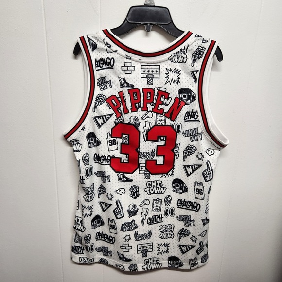 Chicago Bulls Jersey Womens Medium Mitchell &‎ Ness NBA Basketball Pippen 33 HWC - Picture 4 of 8